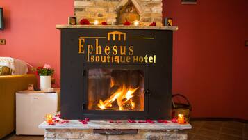 Egyptian cotton sheets, premium bedding, minibar, desk