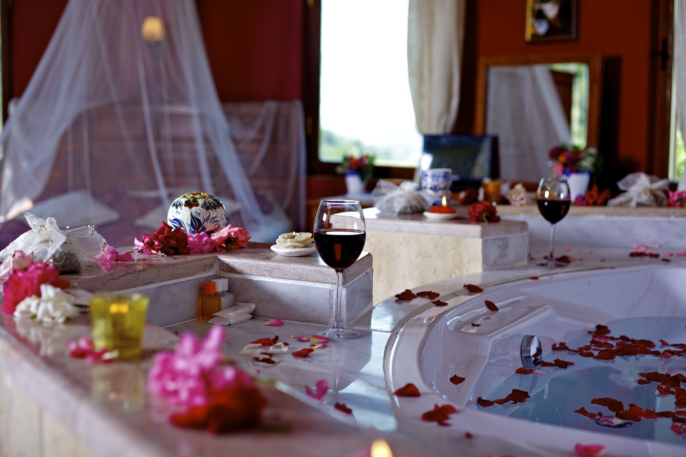 honeymoon suite | deep-soaking bathtub