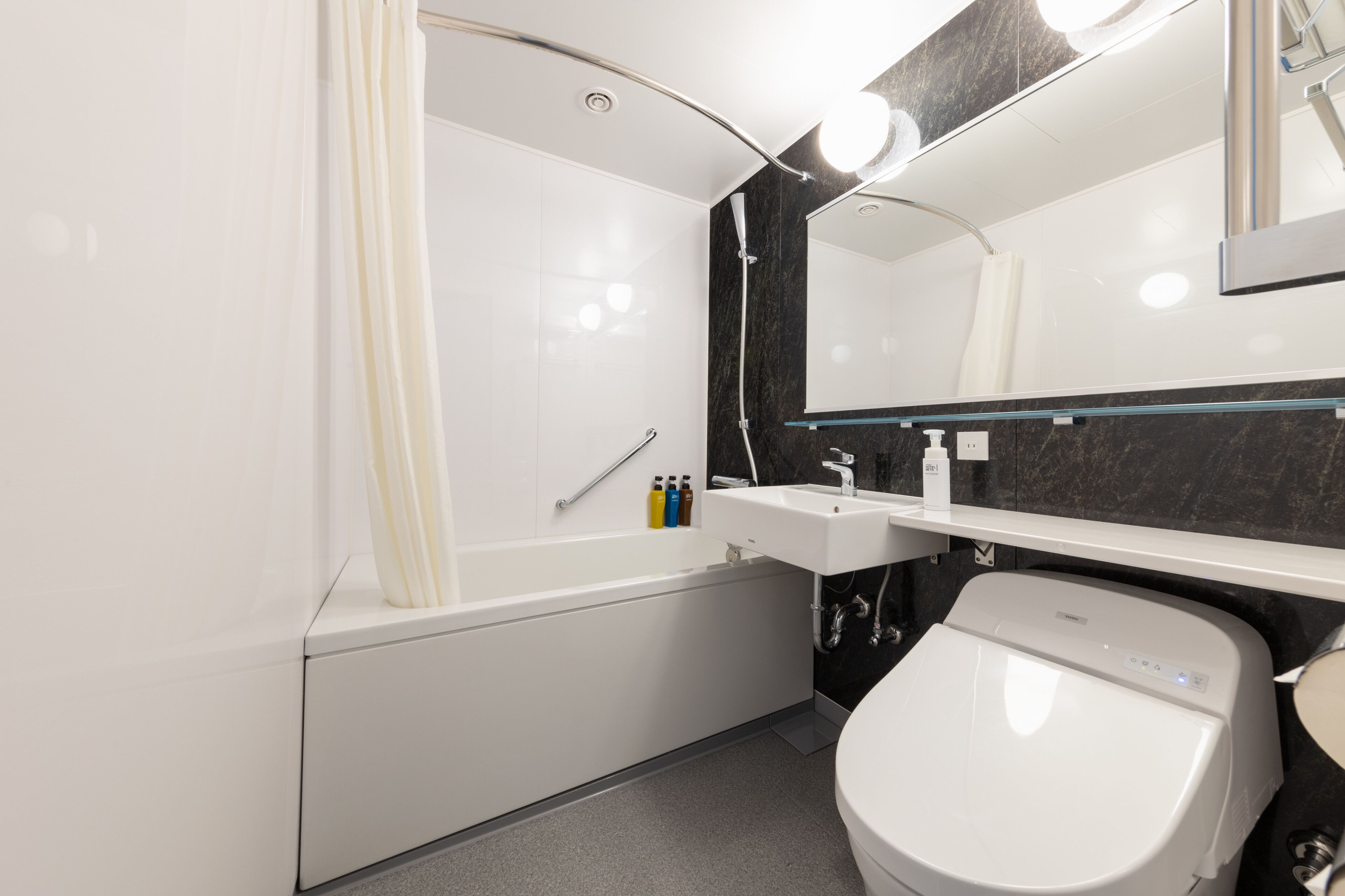 combined shower/bathtub, deep-soaking bathtub, hair dryer, slippers