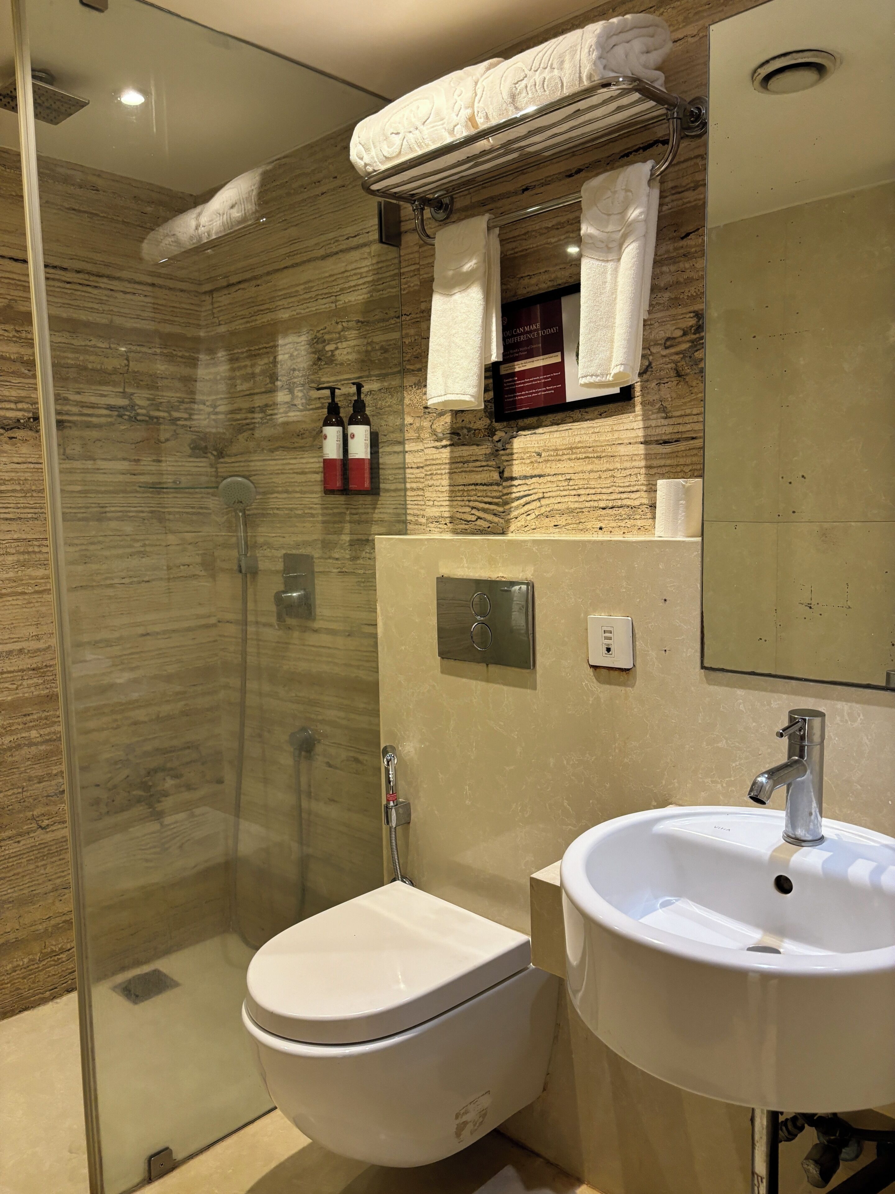 Deluxe Room | Bathroom