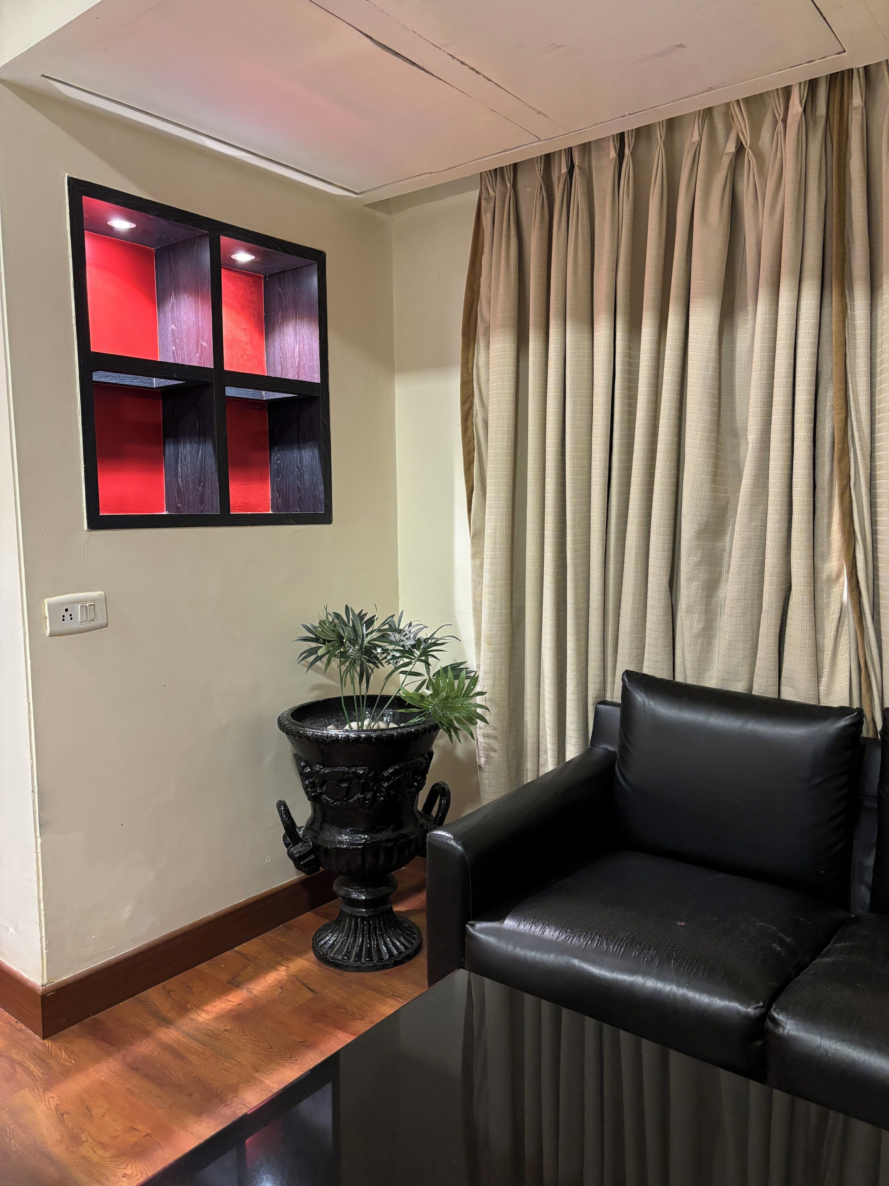 Suite Room | Minibar, in-room safe, desk, blackout curtains