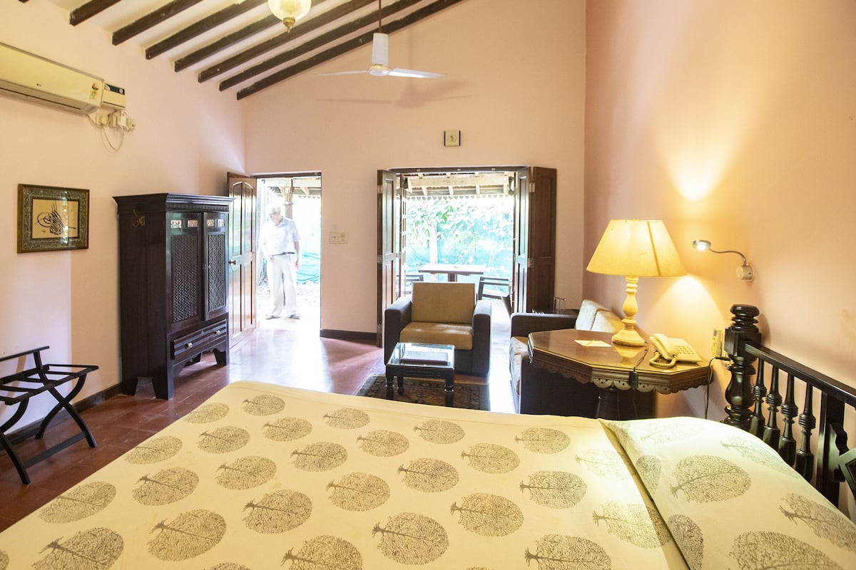 Executive Deluxe Double with Free Bike Rental | 1 Schlafzimmer, Zimmersafe, individuell dekoriert