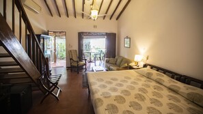 Caja de seguridad en la habitación y decoración personalizada 