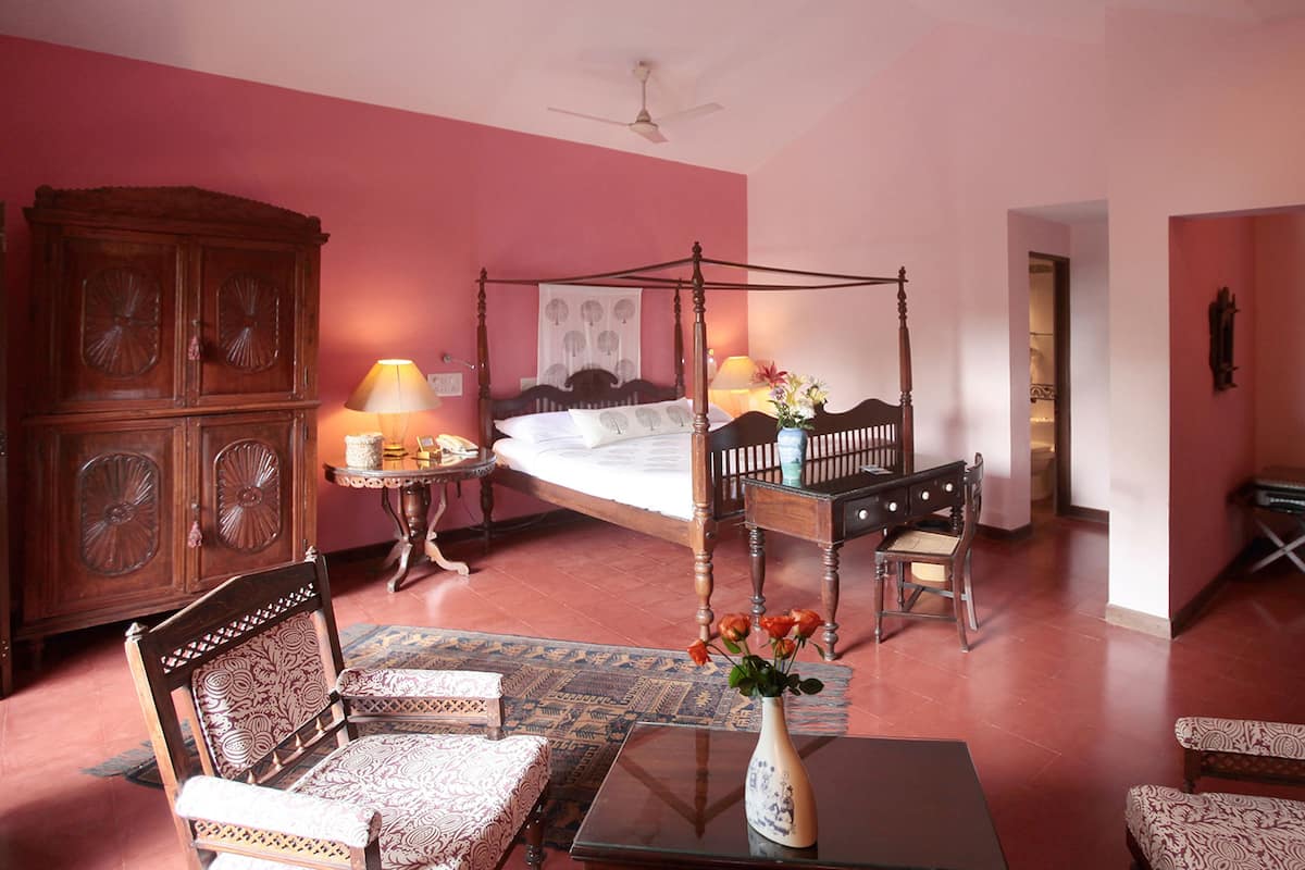 Junior Suite with Free Bike Rental | 1 Schlafzimmer, Zimmersafe, individuell dekoriert