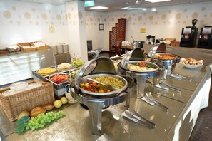 Free daily full breakfast 