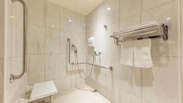 Deep-soaking bathtub, hair dryer, slippers, towels