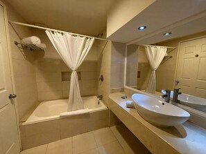 Executive Room | Bathroom
