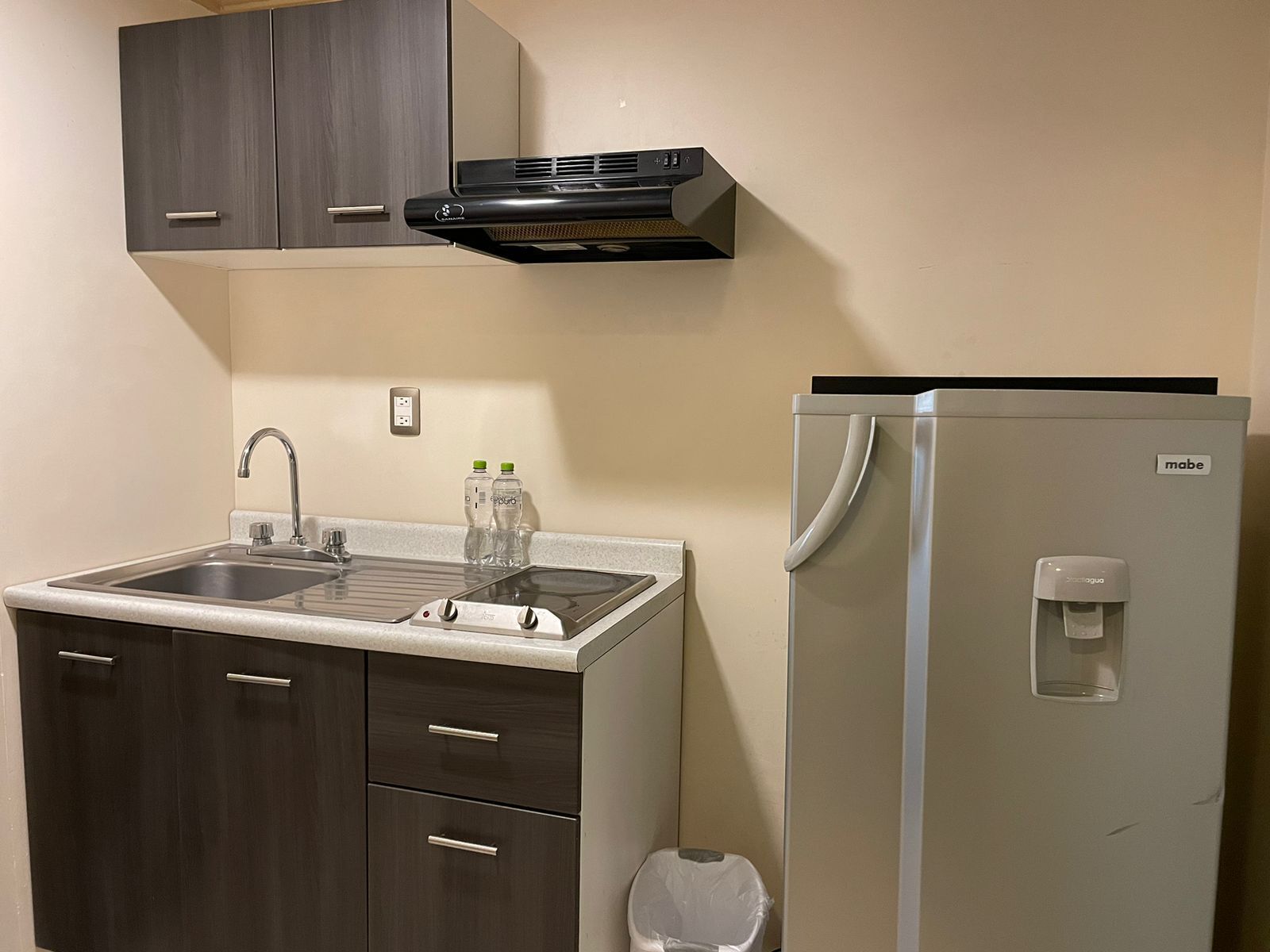executive room | private kitchen | full-sized fridge, stovetop