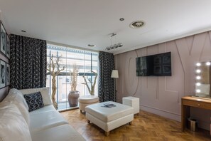 Junior Suite, 1 Double Bed | Living area