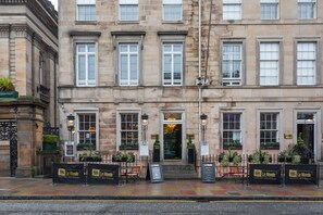 Front of property - Le Monde Hotel (Edinburgh)