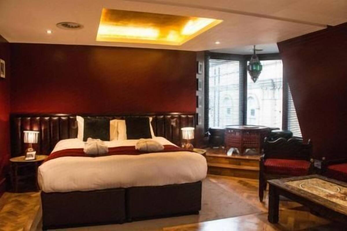Premium bedding, minibar, in-room safe, desk