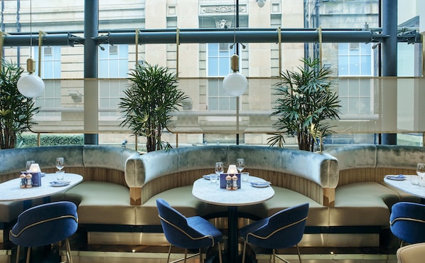 Breakfast, lunch and dinner served - Le Monde Hotel (Edinburgh)