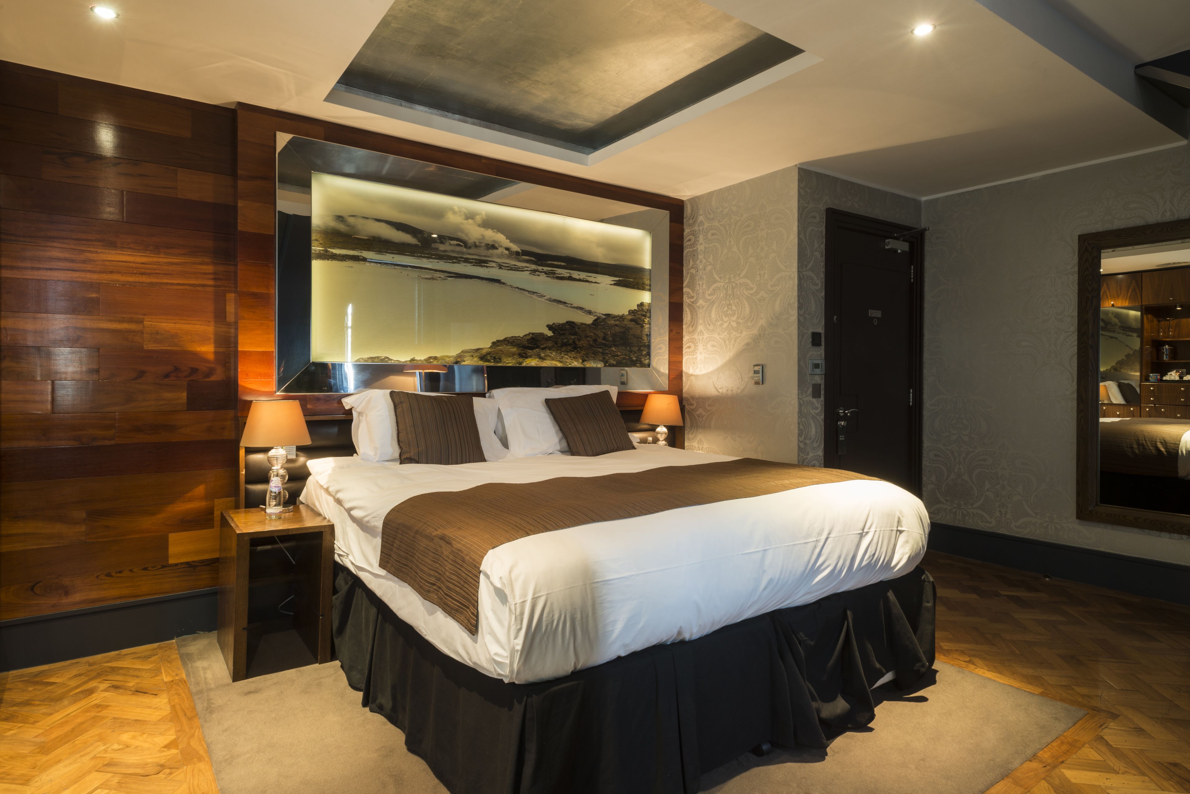 executive double or twin room | premium bedding, minibar, in-room safe, desk