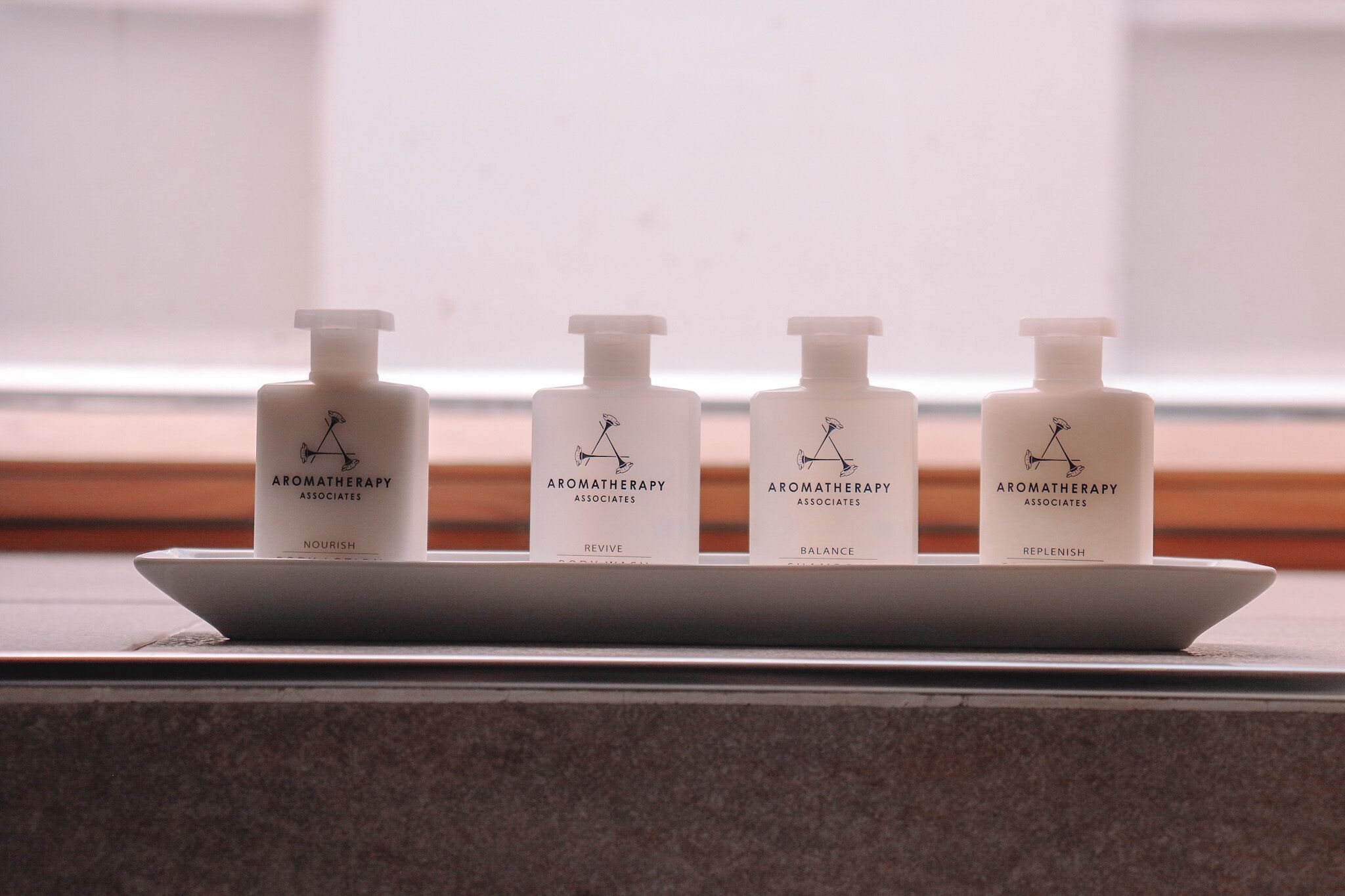 combined shower/bathtub, rainfall showerhead, free toiletries