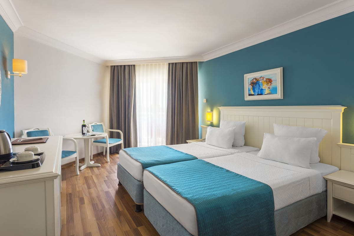 Artículos del minibar gratis, insonorización y wifi gratis