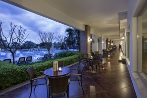 5 間餐廳；供應早餐、午餐和晚餐