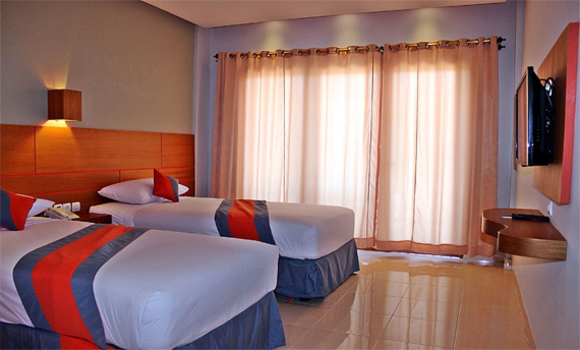 Premium bedding, minibar, in-room safe, desk