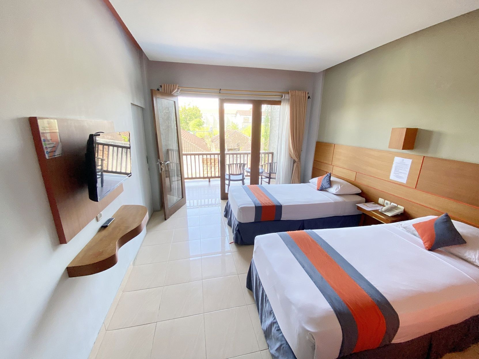 Premium bedding, minibar, in-room safe, desk