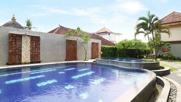 2 piscinas externas, barracas de cortesia, espreguiçadeiras