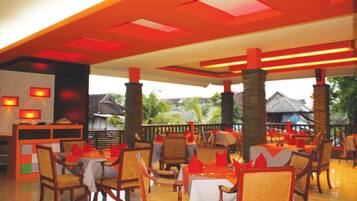 Café da manhã (IDR 150000 por pessoa)