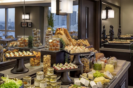 Daily buffet breakfast (ILS 85 per person)