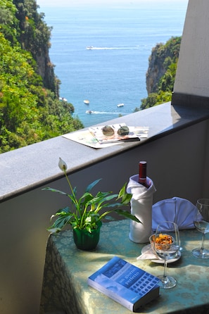 Superior-Doppelzimmer, Meerblick | Minibar, Zimmersafe, Schreibtisch, schallisolierte Zimmer