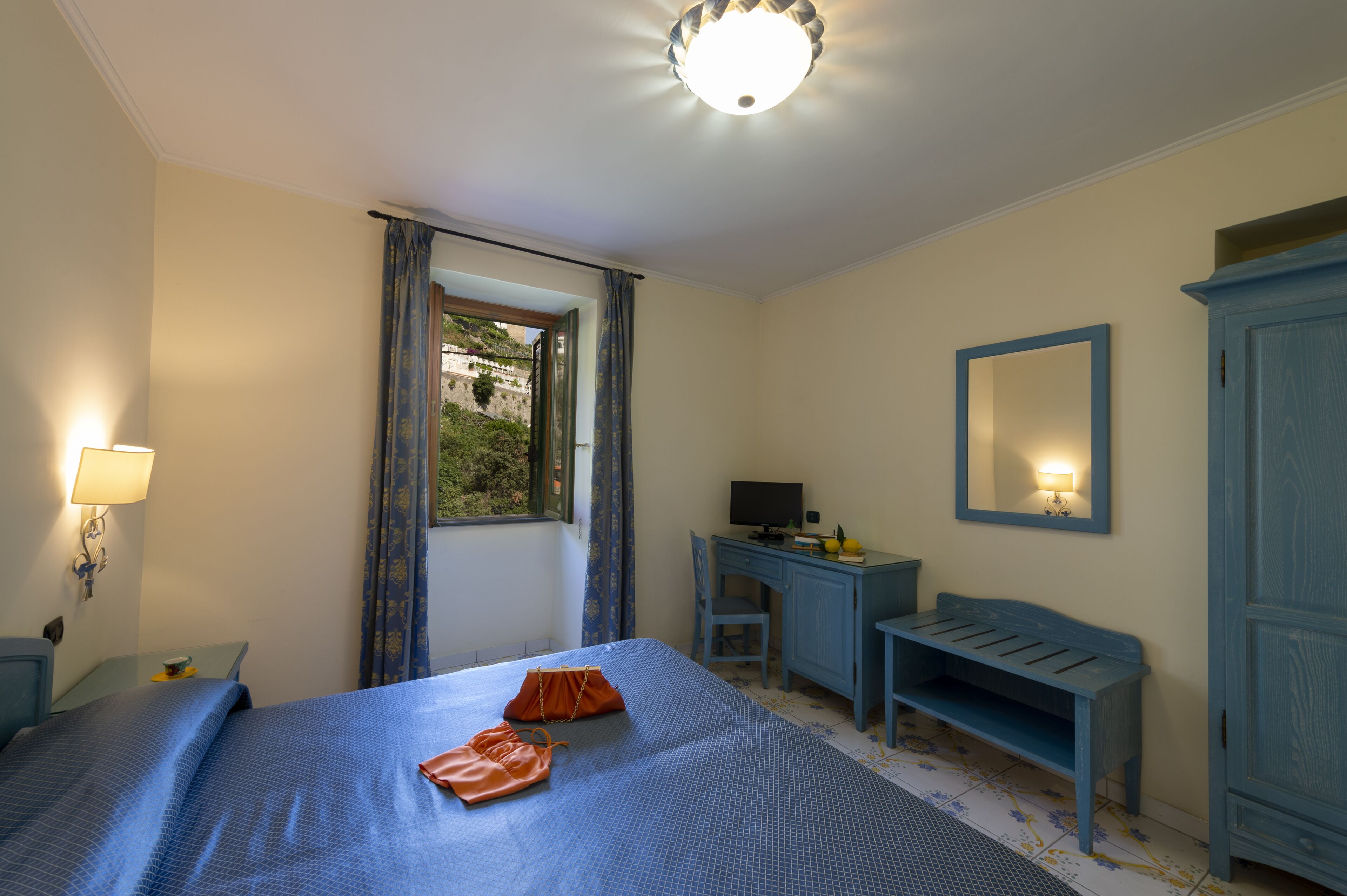 1 bedroom, minibar, in-room safe, desk