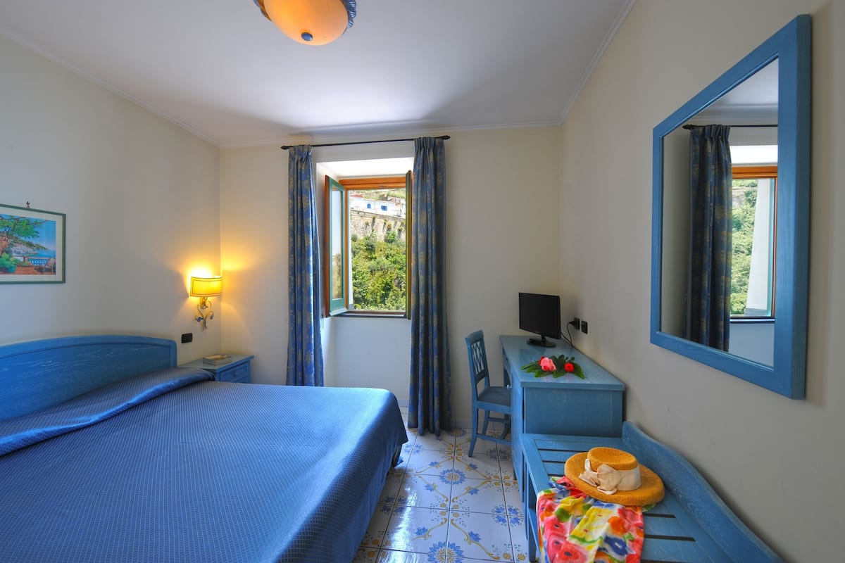 1 bedroom, minibar, in-room safe, desk