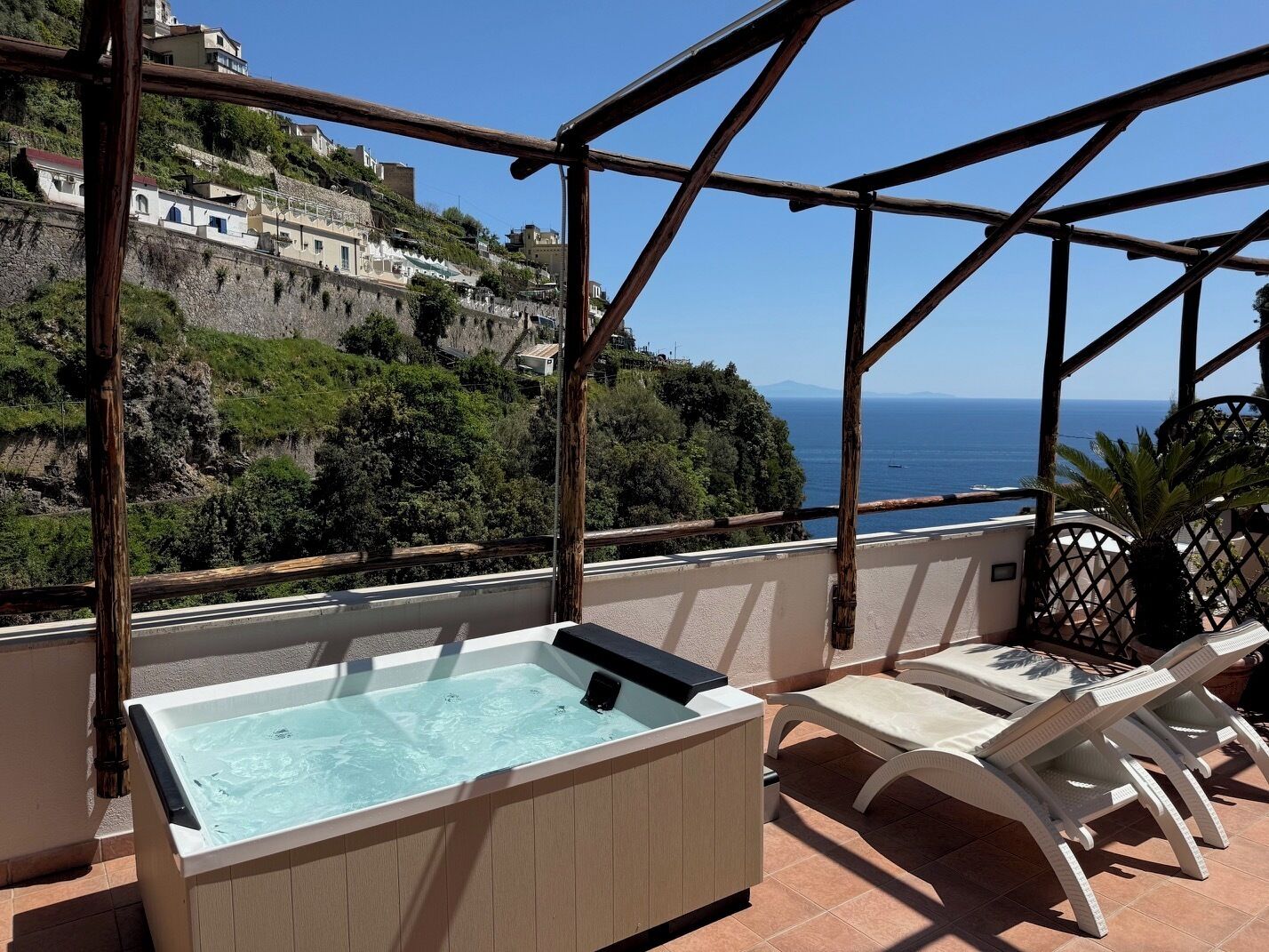 Dobbeltrom – deluxe | Minibar, safe på rommet, skrivebord og lydisolert