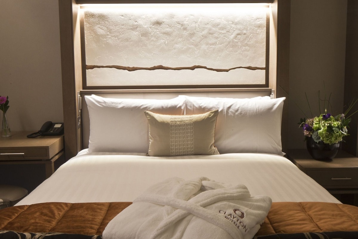 1 bedroom, premium bedding, in-room safe, desk