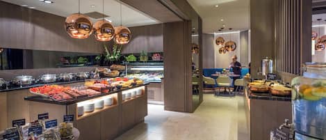 Daily English breakfast (GBP 17.95 per person)