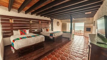 Suite junior, 2 camas de matrimonio, vistas al mar | 1 dormitorio, escritorio, espacio para trabajar con un portátil