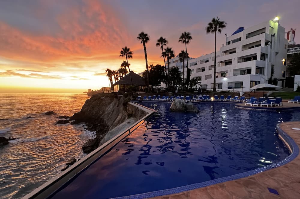 Las Rocas Resort And Spa