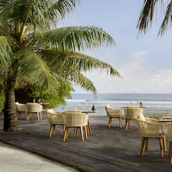 4 restaurants, breakfast, lunch, dinner served; seafood