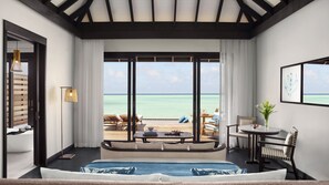 Deluxe Over Water Pool Villa | Italienska Frette-lakan, sängtillbehör av högsta kvalitet och minibar