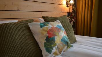 Quarto casal ou duplo | Individualmente decorados, escrivaninha, ferros/tábuas de passar roupa