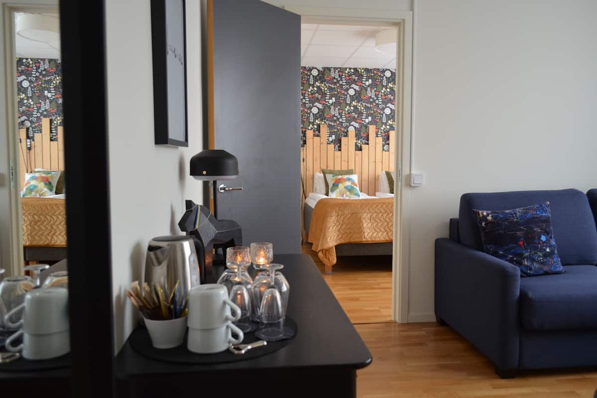 1 bedroom, individually decorated, desk, iron/ironing board