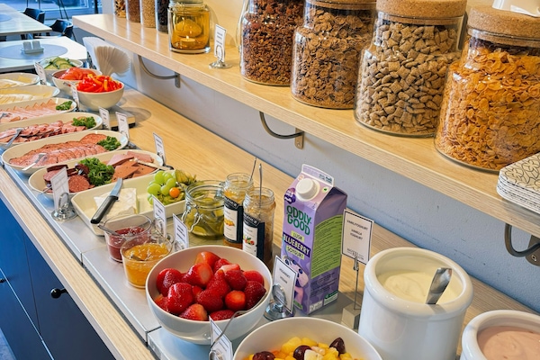 Free daily buffet breakfast