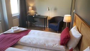 Tweepersoonskamer, niet-roken | Een bureau, een laptopwerkplek, verduisterende gordijnen, gratis wifi