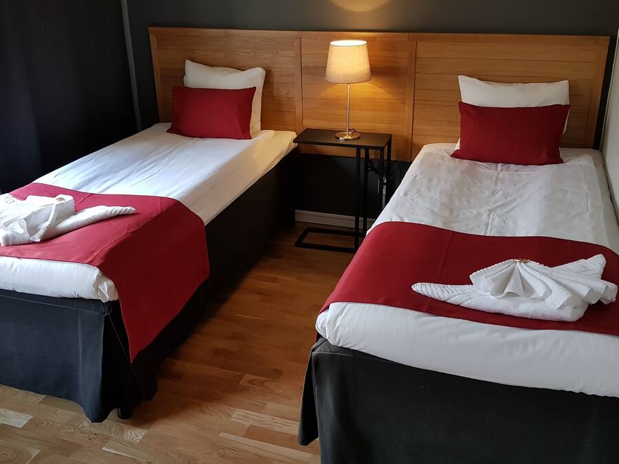 Quarto duplo | Escrivaninha, espaço de trabalho para notebook, cortinas blackout