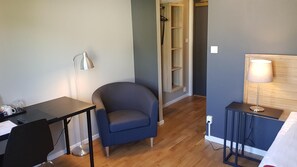 Desk, laptop workspace, blackout drapes, free WiFi - City Hotel (Kristinehamn)