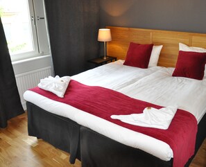 Desk, laptop workspace, blackout curtains, free WiFi - City Hotel (Kristinehamn)