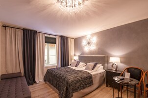 家庭房 | 高档床上用品、加厚床垫、办公桌、免费 WiFi