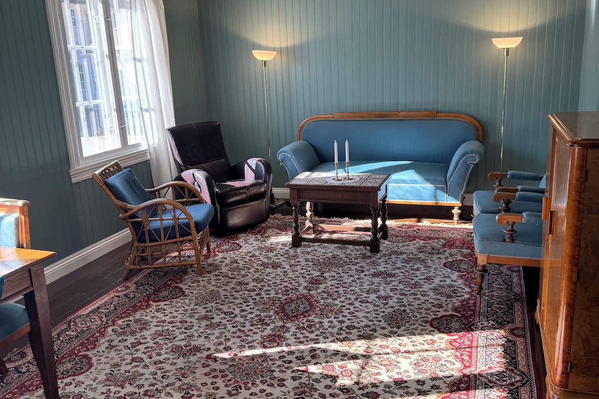 risøbank tenant housing | living area | 32-inch tv with cable channels