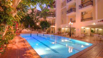 Outdoor pool, sun loungers
