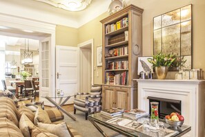 Se ofrece un desayuno bufé (19 EUR por persona)