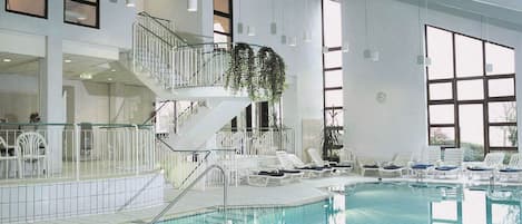 Indoor pool, pool loungers