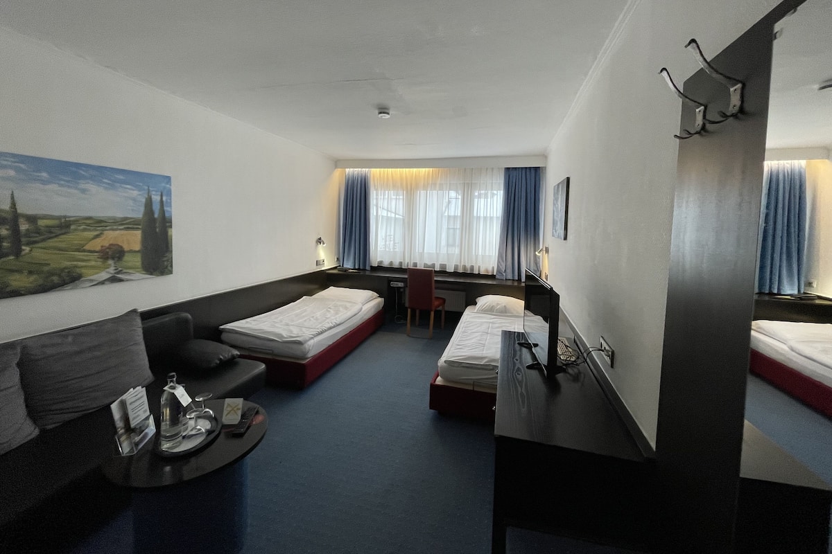 Standard Twin Room | 1 bilik tidur, peralatan tempat tidur hipoalergenik, meja