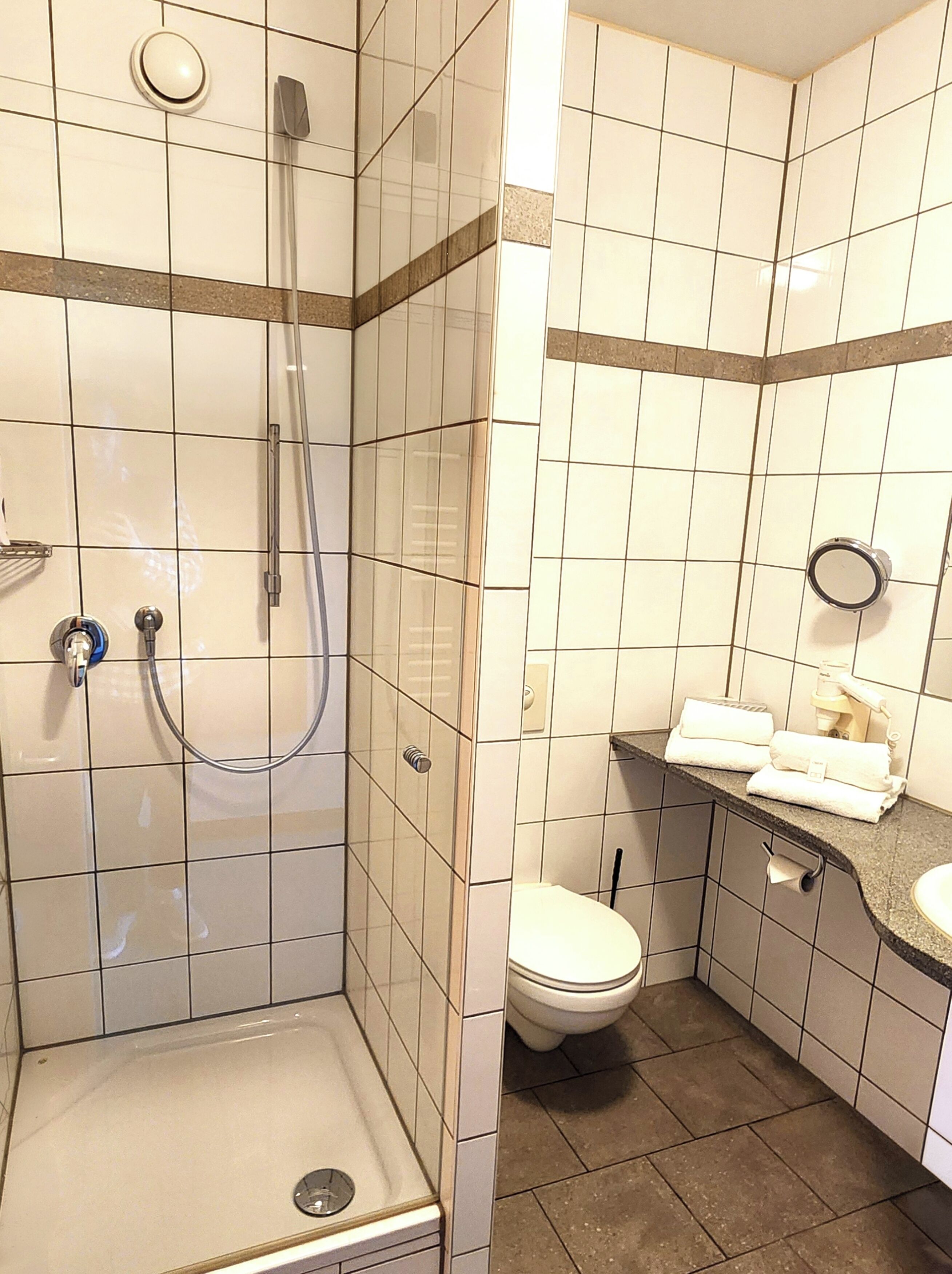 Classic-Zweibettzimmer | Badezimmer | Haartrockner, Handtücher, Seife, Shampoo