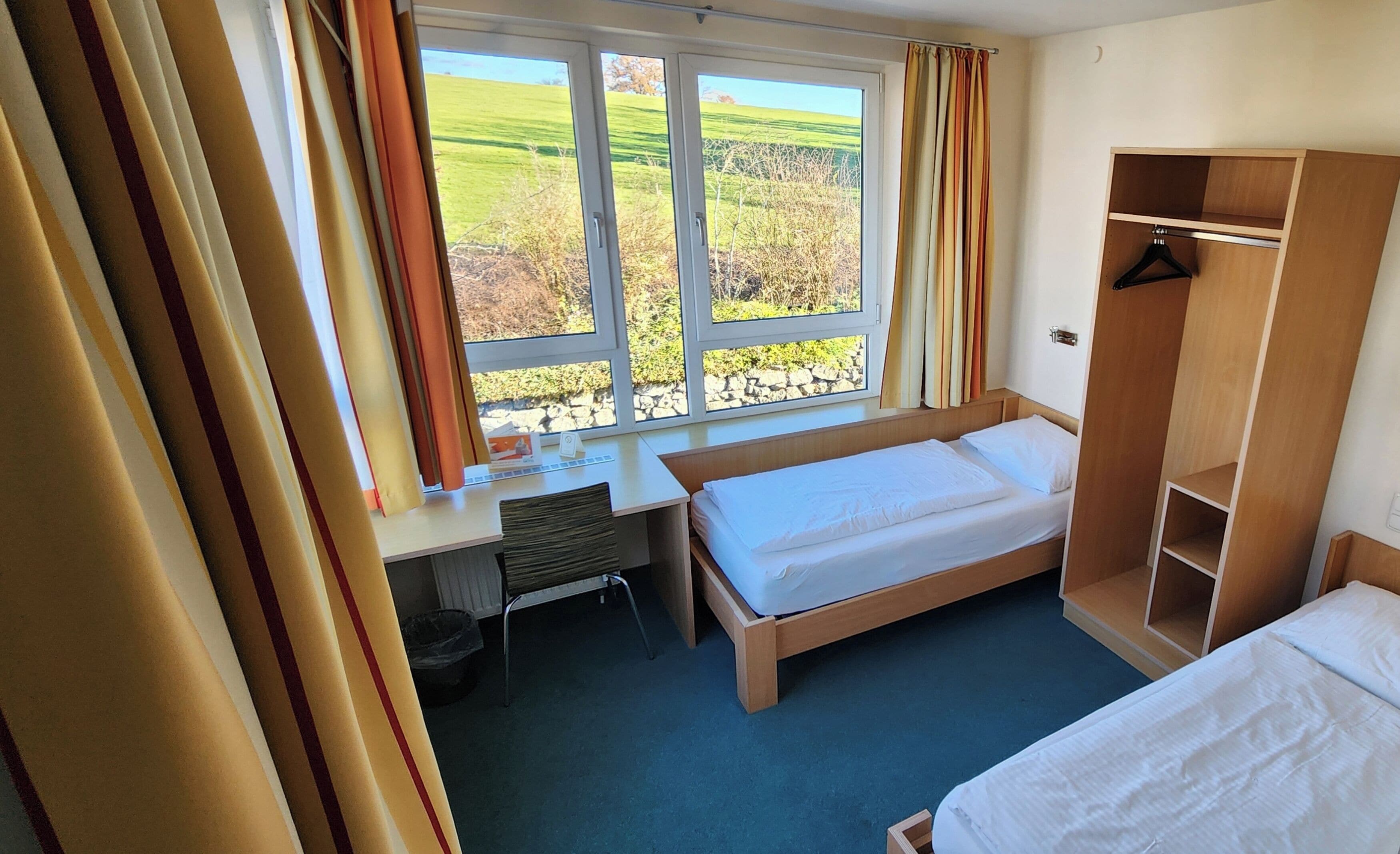 Sistema de insonorización, wifi gratis y ropa de cama 